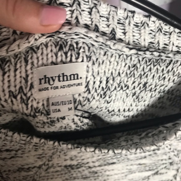 Light Grey Rhythm Sweater - Picture 3 of 3